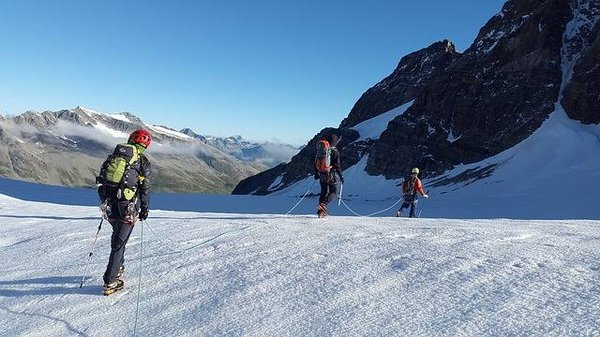 3 raisons de faire un stage d'escalade autour d'un camping Fontainebleau